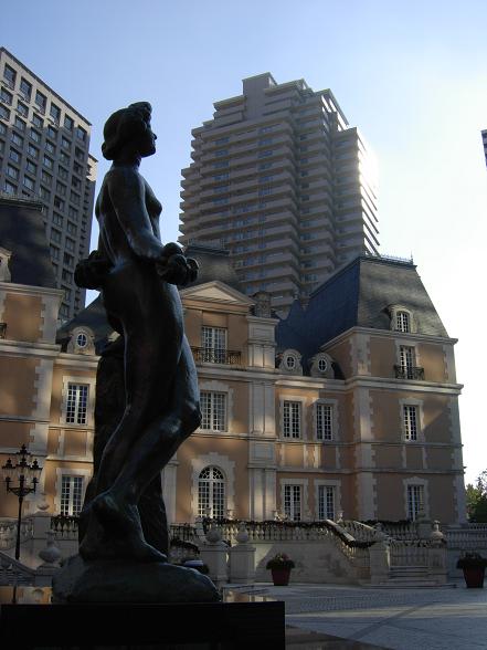 恵比寿ガーデンプレイスでバカラのシャンデリア展示。_b0089338_161897.jpg