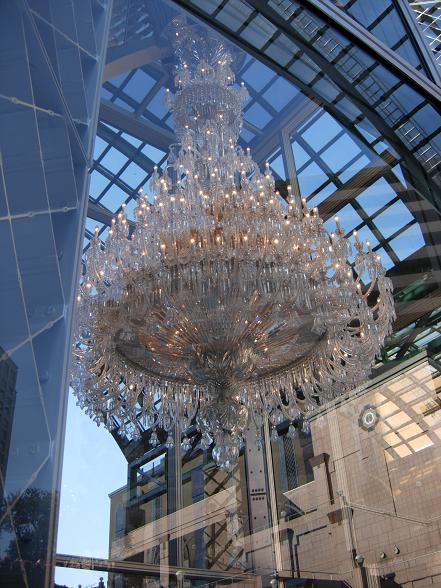 恵比寿ガーデンプレイスでバカラのシャンデリア展示。_b0089338_17155.jpg