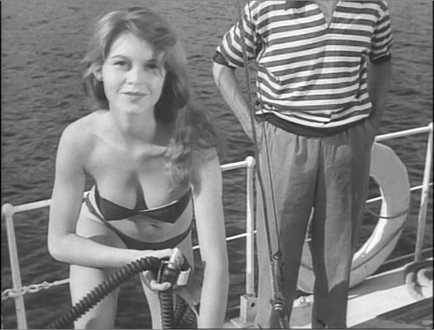 ブリジット・バルドー（Brigitte Bardot）「ビキニの裸女」（1952）_e0042361_012057.jpg