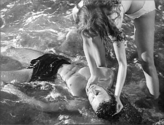 ブリジット・バルドー（Brigitte Bardot）「ビキニの裸女」（1952）_e0042361_0273388.jpg