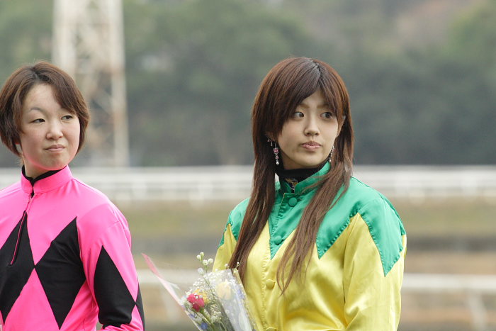 2006年12月9日(土) 高知競馬 レディースジョッキーズシリーズ出場騎手紹介式_a0077663_18481768.jpg