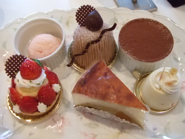 カフェ セゾン 「カフェ セゾンのカルトケーキ」_f0076001_17362657.jpg