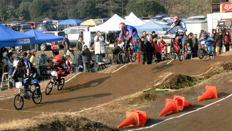 JOSF緑山2006ファイナルレース　VOL 1 BMXエリートクラス予選〜決勝の画像垂れ流し_b0065730_23354377.jpg