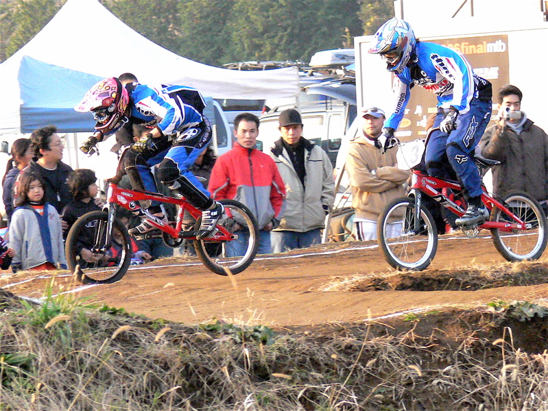 JOSF緑山2006ファイナルレース　VOL 1 BMXエリートクラス予選〜決勝の画像垂れ流し_b0065730_2339837.jpg