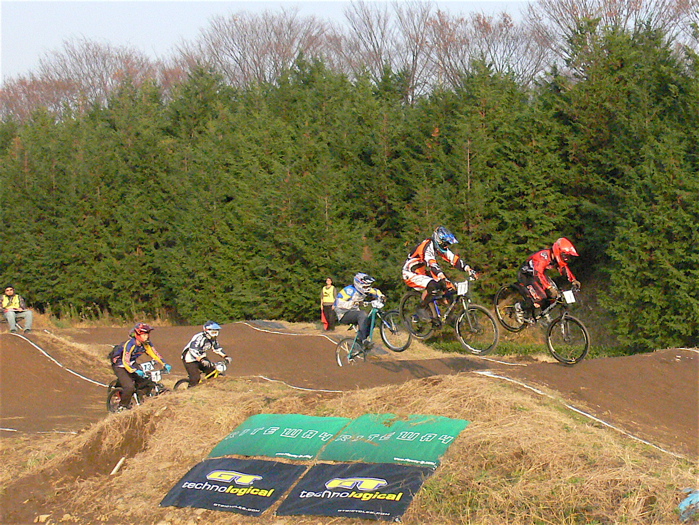 JOSF緑山2006ファイナルレース　VOL 2MTBエリートクラス予選〜準決勝〜決勝の画像垂れ流し_b0065730_2318233.jpg