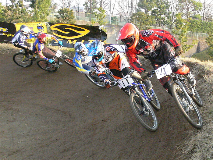 JOSF緑山2006ファイナルレース　VOL 2MTBエリートクラス予選〜準決勝〜決勝の画像垂れ流し_b0065730_23183933.jpg