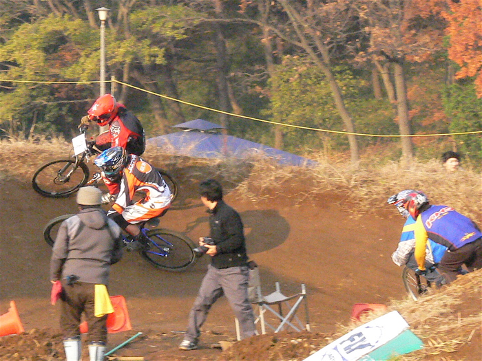 JOSF緑山2006ファイナルレース　VOL 2MTBエリートクラス予選〜準決勝〜決勝の画像垂れ流し_b0065730_2319150.jpg