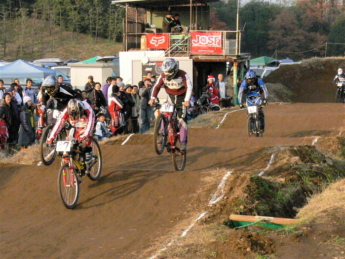 JOSF緑山2006ファイナルレース　VOL 2MTBエリートクラス予選〜準決勝〜決勝の画像垂れ流し_b0065730_23245168.jpg