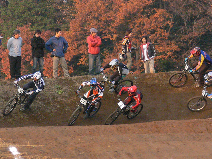 JOSF緑山2006ファイナルレース　VOL 2MTBエリートクラス予選〜準決勝〜決勝の画像垂れ流し_b0065730_2328574.jpg