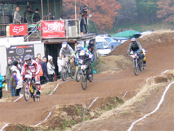 JOSF緑山2006ファイナルレース　VOL 2MTBエリートクラス予選〜準決勝〜決勝の画像垂れ流し_b0065730_2331527.jpg