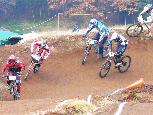 JOSF緑山2006ファイナルレース　VOL 2MTBエリートクラス予選〜準決勝〜決勝の画像垂れ流し_b0065730_233179.jpg