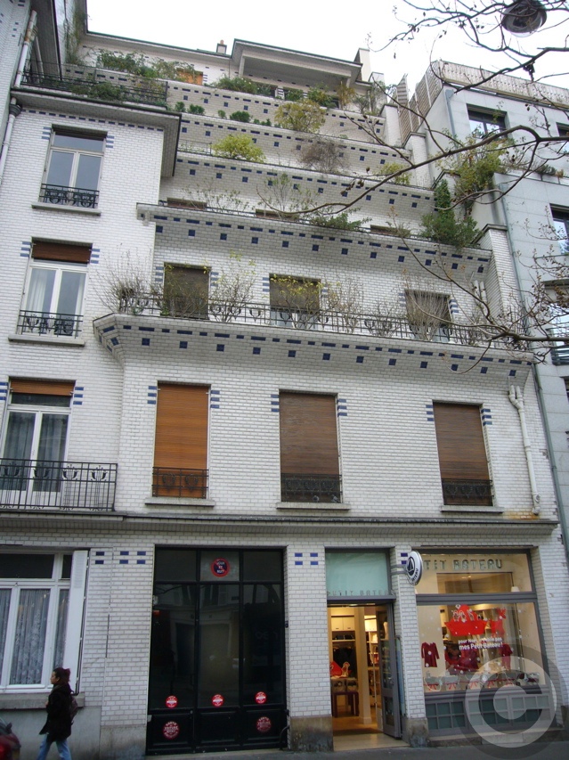 ■街角の建物(PARIS)_a0008105_7213924.jpg