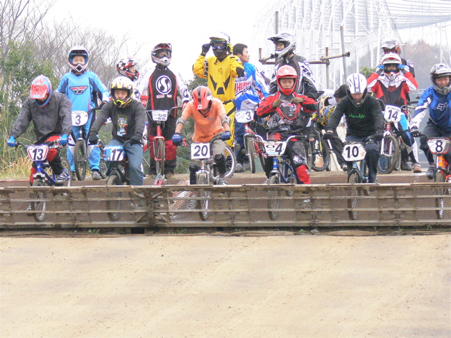 JOSF緑山2006ファイナルレース　VOL 3　BMXエキスパートクラス予選画像垂れ流し_b0065730_2235865.jpg
