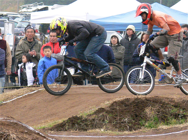 JOSF緑山2006ファイナルレース　VOL 3　BMXエキスパートクラス予選画像垂れ流し_b0065730_22365270.jpg