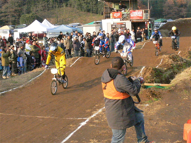 JOSF緑山2006ファイナルレース　VOL 4　BMXエキスパートクラス準決勝〜決勝画像垂れ流し_b0065730_23563446.jpg