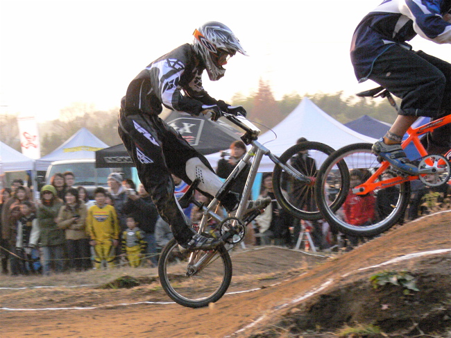 JOSF緑山2006ファイナルレース　VOL 4　BMXエキスパートクラス準決勝〜決勝画像垂れ流し_b0065730_017088.jpg
