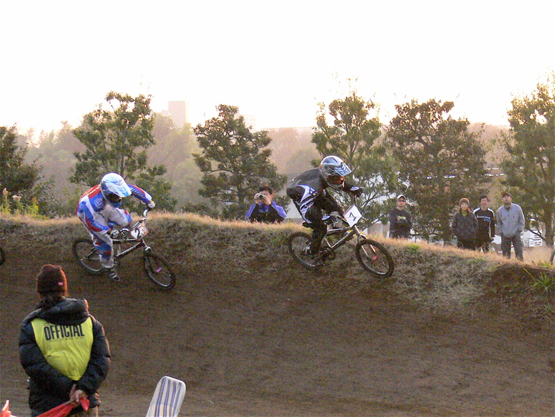 JOSF緑山2006ファイナルレース　VOL 4　BMXエキスパートクラス準決勝〜決勝画像垂れ流し_b0065730_0292323.jpg