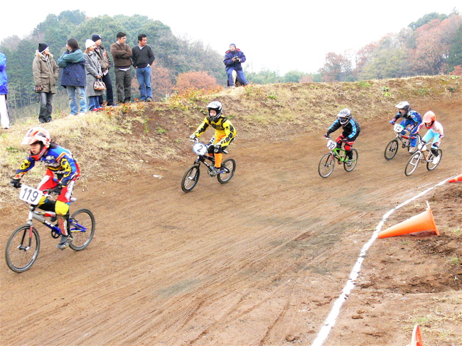 JOSF緑山2006ファイナルレース　VOL 5BMXビギナー〜３０オーバーエンジョイクラスの予選画像垂れ流し_b0065730_2358105.jpg
