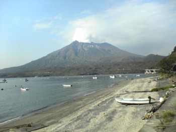 久しぶりの“鹿児島”…初めての九州新幹線「つばめ」…色々な角度からの“桜島”_d0082356_937295.jpg