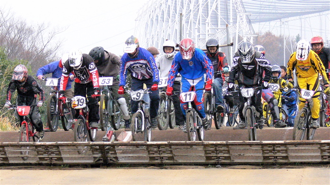 JOSF緑山2006ファイナルレース　VOL 5BMXビギナー〜３０オーバーエンジョイクラスの予選画像垂れ流し_b0065730_013210.jpg