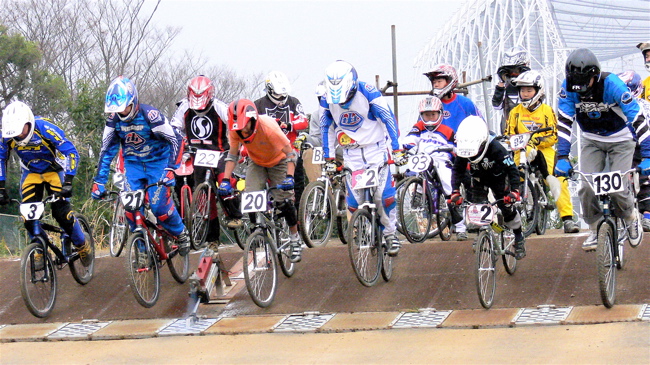 JOSF緑山2006ファイナルレース　VOL 5BMXビギナー〜３０オーバーエンジョイクラスの予選画像垂れ流し_b0065730_04539.jpg