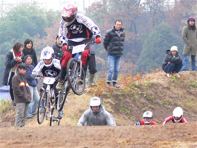 JOSF緑山2006ファイナルレース　VOL 5BMXビギナー〜３０オーバーエンジョイクラスの予選画像垂れ流し_b0065730_093444.jpg