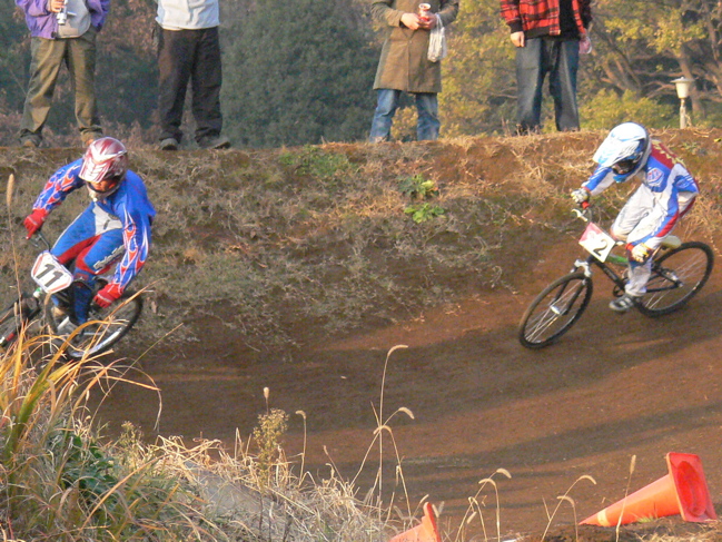 JOSF緑山2006ファイナルレース　VOL 6BMXビギナー〜３０オーバーエンジョイクラスの準決〜決勝画像垂れ流し_b0065730_23364930.jpg
