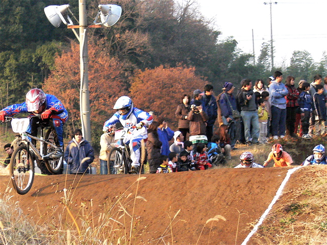 JOSF緑山2006ファイナルレース　VOL 6BMXビギナー〜３０オーバーエンジョイクラスの準決〜決勝画像垂れ流し_b0065730_2337677.jpg