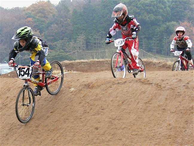 JOSF緑山2006ファイナルレース　VOL 7　BMXミルキー６〜９クラスの予選画像垂れ流し_b0065730_23594419.jpg