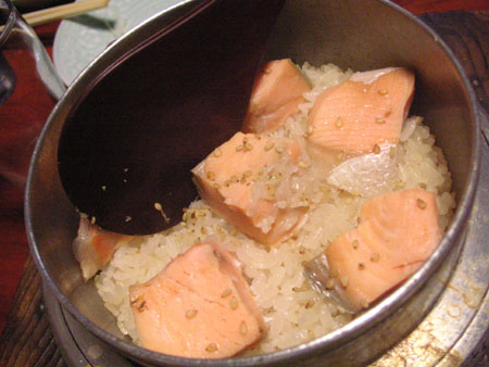 鳥へいの鮭の釜飯_f0053279_23192299.jpg