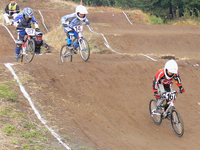 JOSF緑山2006ファイナルレース　VOL 7　BMXミルキー６〜９クラスの予選画像垂れ流し_b0065730_0243771.jpg