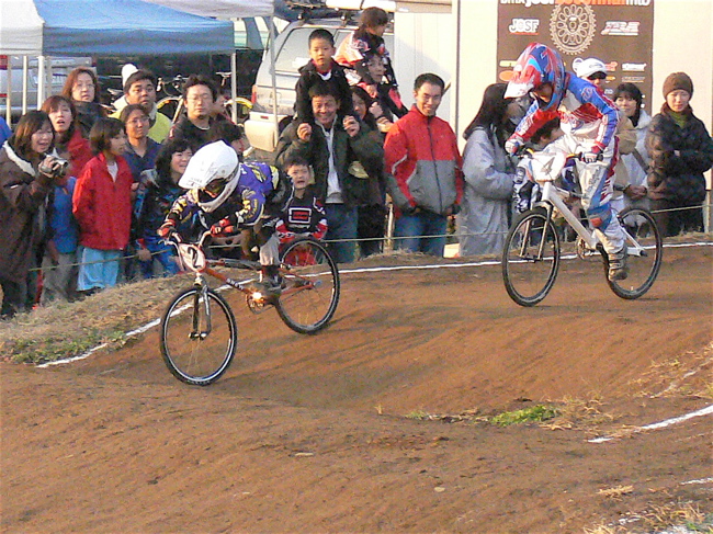 JOSF緑山2006ファイナルレース　VOL 8　BMXミルキー６〜９クラスの準決勝〜決勝画像垂れ流し_b0065730_19504315.jpg