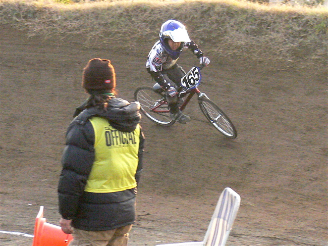 JOSF緑山2006ファイナルレース　VOL 8　BMXミルキー６〜９クラスの準決勝〜決勝画像垂れ流し_b0065730_1959284.jpg