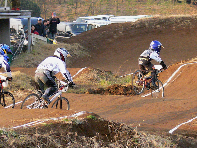 JOSF緑山2006ファイナルレース　VOL 8　BMXミルキー６〜９クラスの準決勝〜決勝画像垂れ流し_b0065730_19595032.jpg