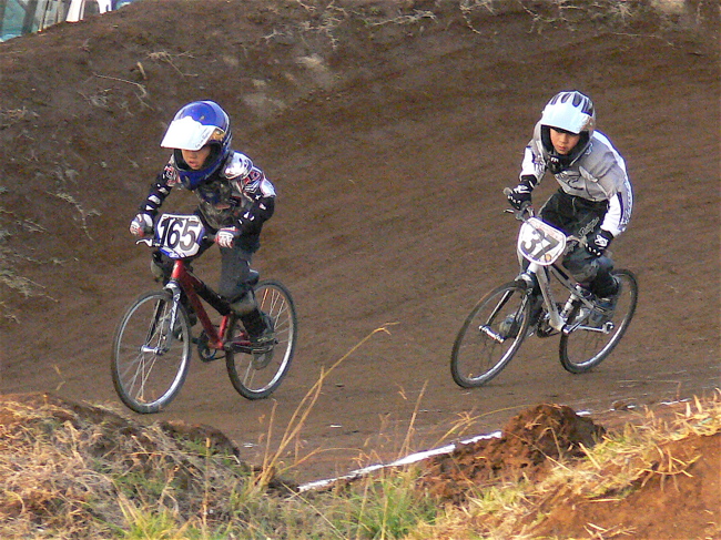 JOSF緑山2006ファイナルレース　VOL 8　BMXミルキー６〜９クラスの準決勝〜決勝画像垂れ流し_b0065730_2003015.jpg