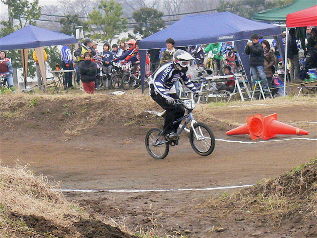 JOSF緑山2006ファイナルレース　VOL 10　BMXマスターズクラス予選〜決勝画像垂れ流し_b0065730_2324253.jpg