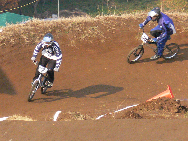 JOSF緑山2006ファイナルレース　VOL 10　BMXマスターズクラス予選〜決勝画像垂れ流し_b0065730_23262262.jpg