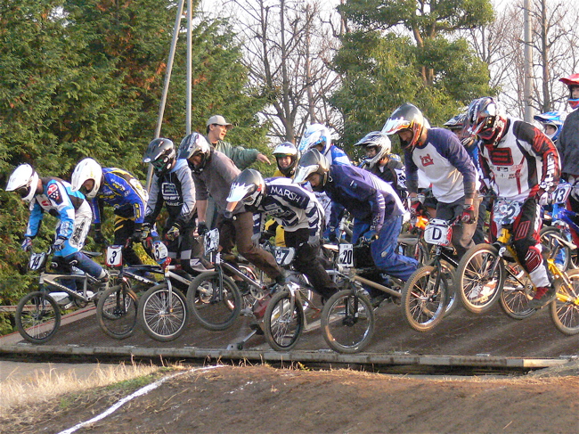 JOSF緑山2006ファイナルレース　VOL 10　BMXマスターズクラス予選〜決勝画像垂れ流し_b0065730_2328015.jpg