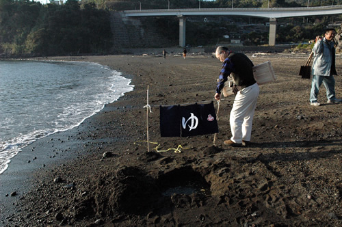 桜島で足湯をほってくつろぐワークショップ！？_a0010575_10391699.jpg