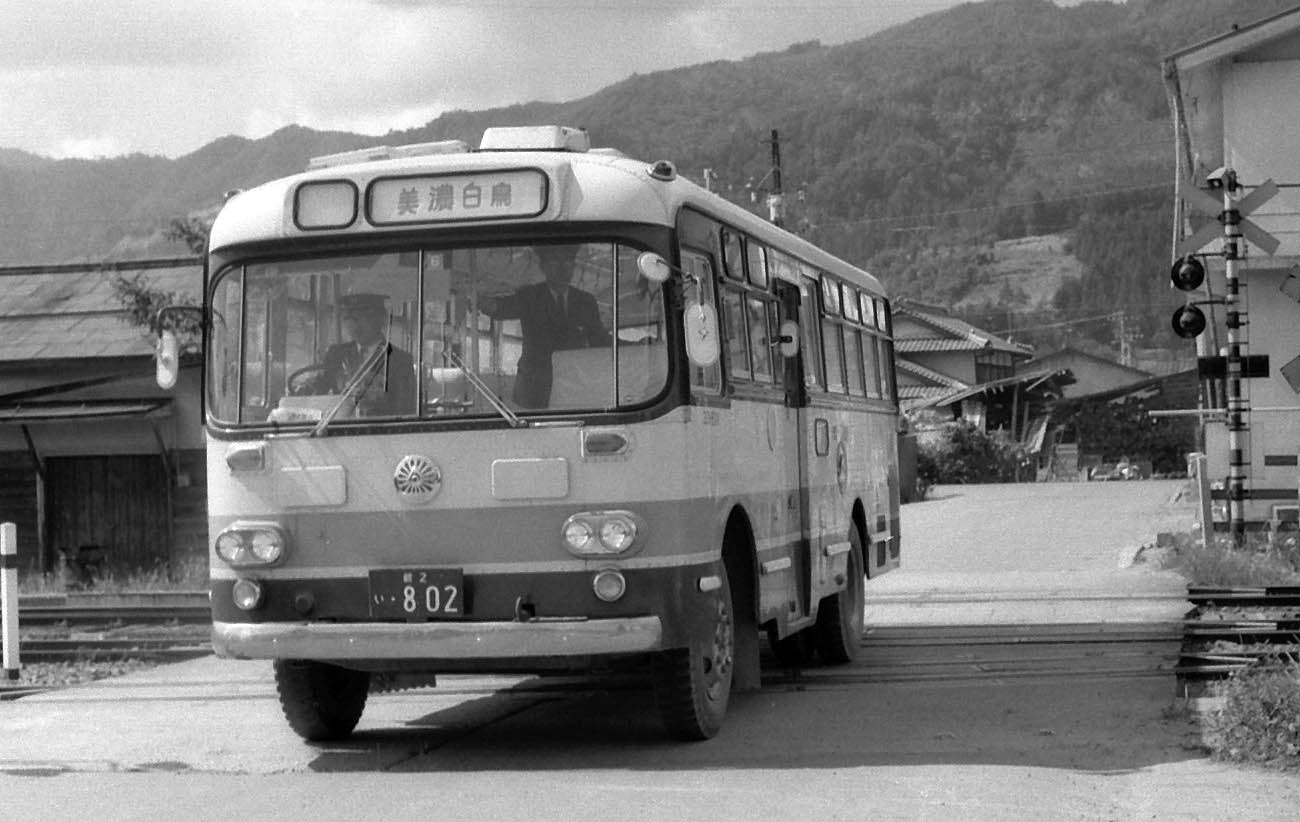 国鉄バス 写真 93 : UZ 6D6