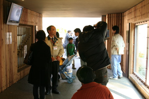 動物園でクマの冬眠を実現する・・・上野動物園の試み_e0086860_231386.jpg