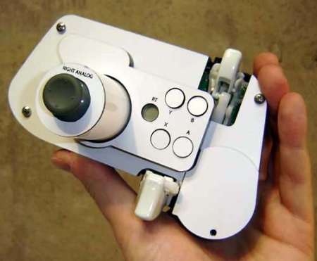 ゲームコントローラ、バリアフリーへの道。_c0004568_0273419.jpg