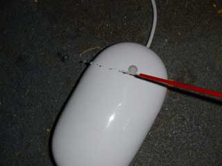 Apple Mighty Mouse のトラックボール掃除の裏技_b0054727_04198.jpg