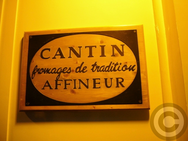 【MARIE-ANNE CANTIN】街角のチーズ屋(パリ7区)_a0014299_754243.jpg