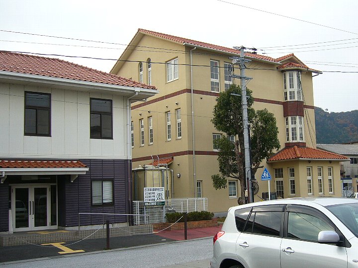 近江兄弟社幼稚園と高等学校_c0094541_10281433.jpg