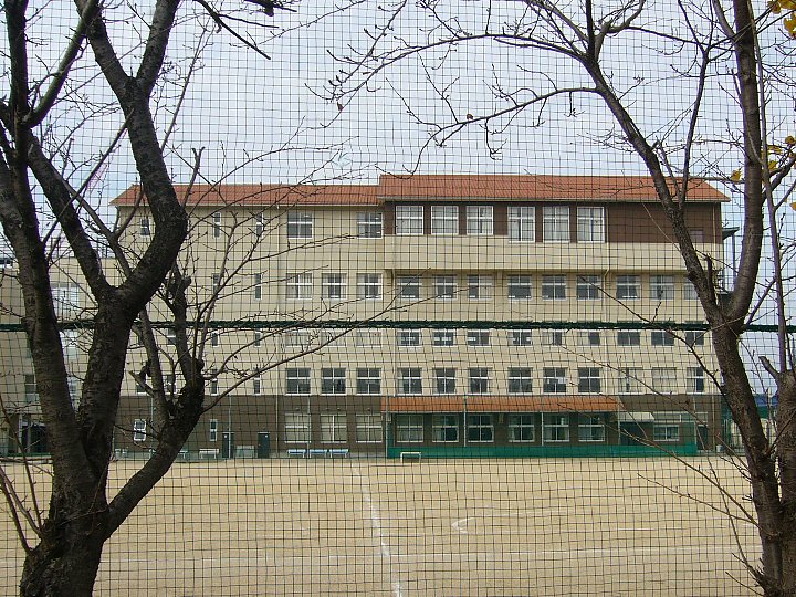 近江兄弟社幼稚園と高等学校_c0094541_10354339.jpg