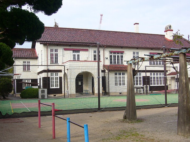 近江八幡の近江兄弟社学園 ハイド記念館_c0094541_2311152.jpg