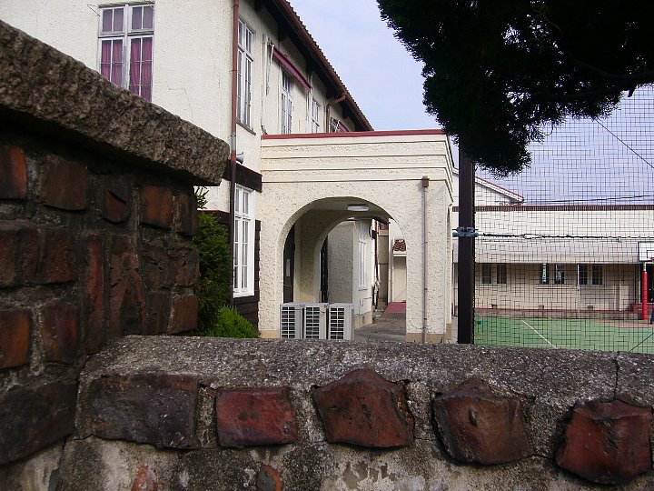 近江八幡の近江兄弟社学園 ハイド記念館_c0094541_23195647.jpg