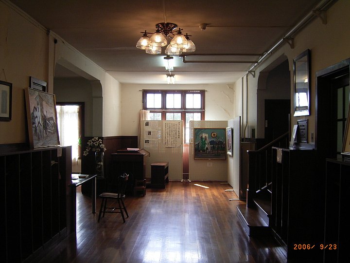 近江八幡の近江兄弟社学園 ハイド記念館_c0094541_2325383.jpg