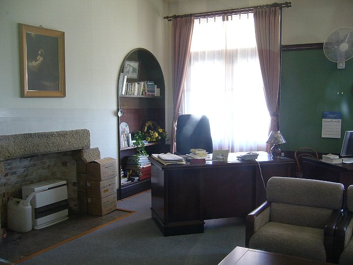 近江八幡の近江兄弟社学園 ハイド記念館_c0094541_2335289.jpg